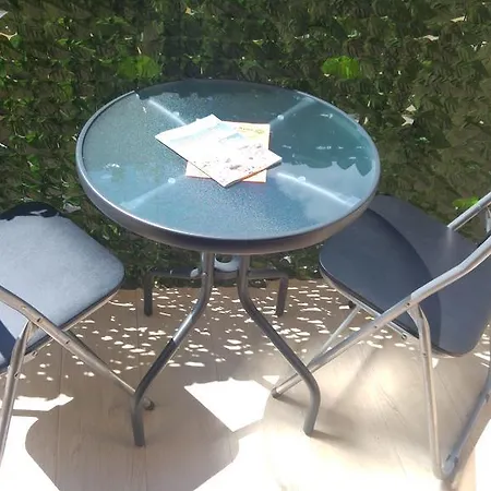Mya & Gæstehus *
